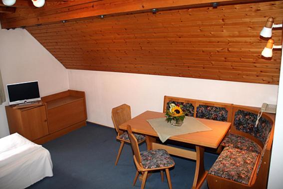 Hotel Bayerischer Hof Rehlings Weißensberg Pokoj fotografie