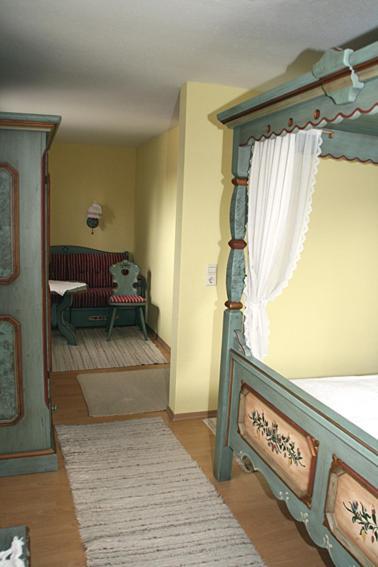 Hotel Bayerischer Hof Rehlings Weißensberg Pokoj fotografie